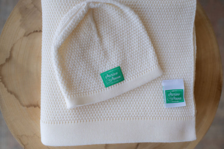Moss Stitch Baby Blanket and Beanie Gift Set